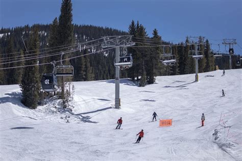 Illinois man dies after falling from chairlift at Breckenridge Ski Resort